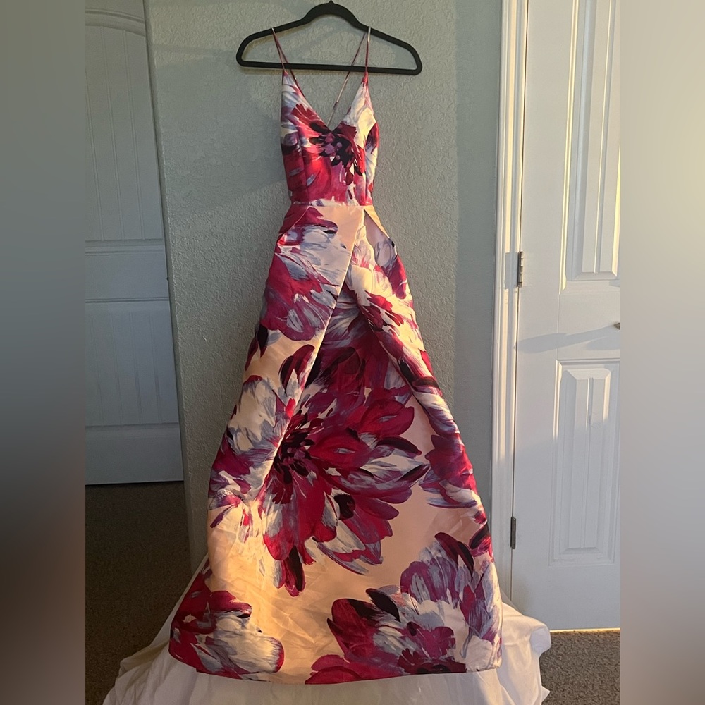 Beautiful floral print dress - long, pleated - great for formal, prom or event.
